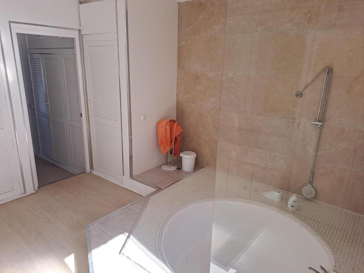 Private Suites In Huge Penthouse 1St Line Puerto Banus, Incredible Views, Jacuzzis ماربيا المظهر الخارجي الصورة