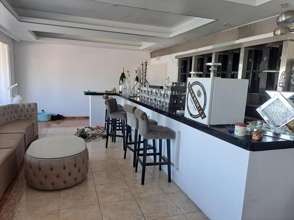 Private Suites In Huge Penthouse 1St Line Puerto Banus, Incredible Views, Jacuzzis ماربيا المظهر الخارجي الصورة