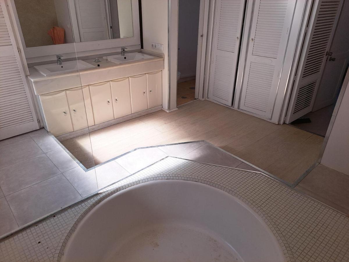 Private Suites In Huge Penthouse 1St Line Puerto Banus, Incredible Views, Jacuzzis ماربيا المظهر الخارجي الصورة