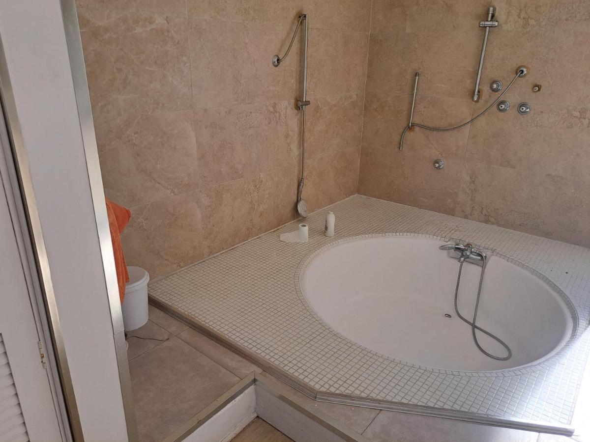 Private Suites In Huge Penthouse 1St Line Puerto Banus, Incredible Views, Jacuzzis ماربيا المظهر الخارجي الصورة